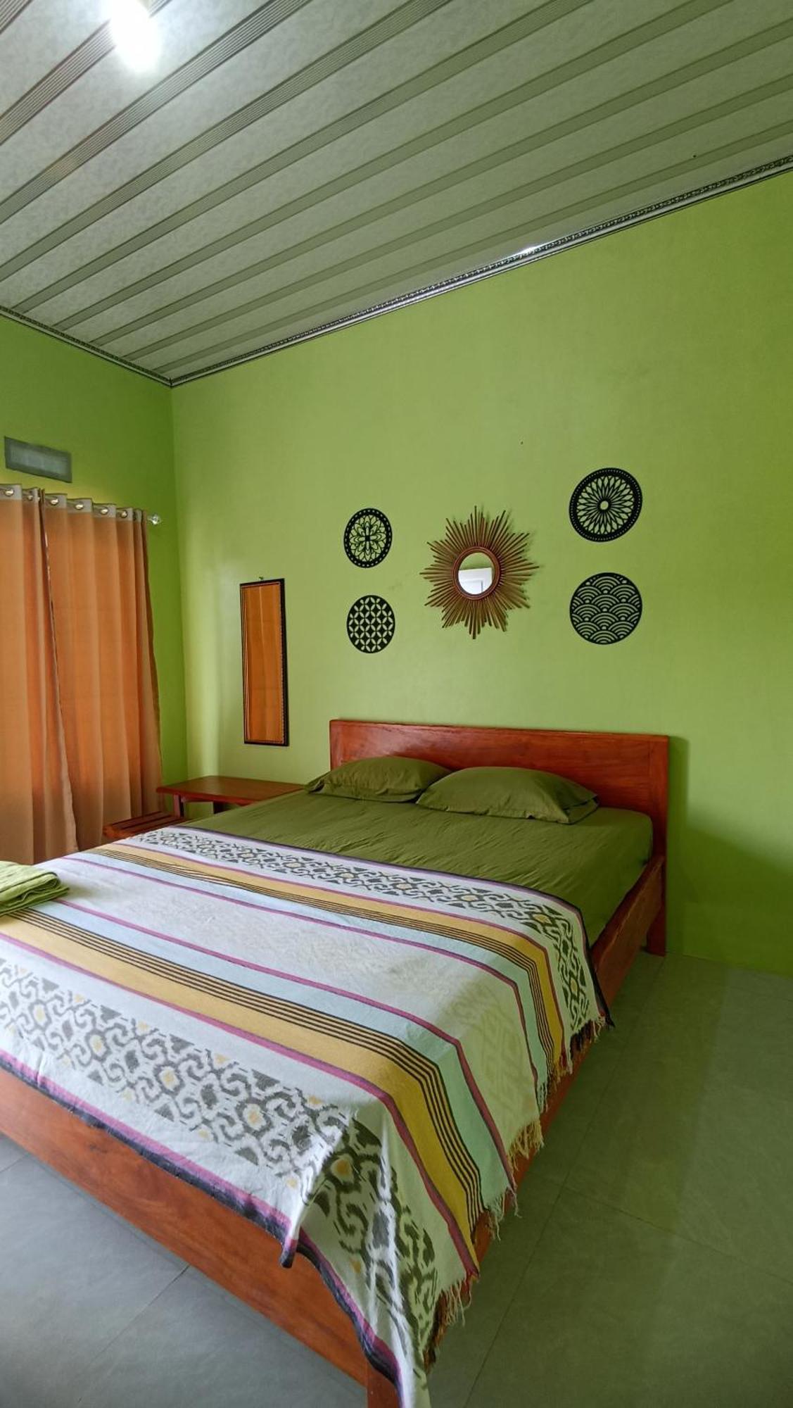 Loyal Friend Hostel Ilhas Karimunjava Exterior foto