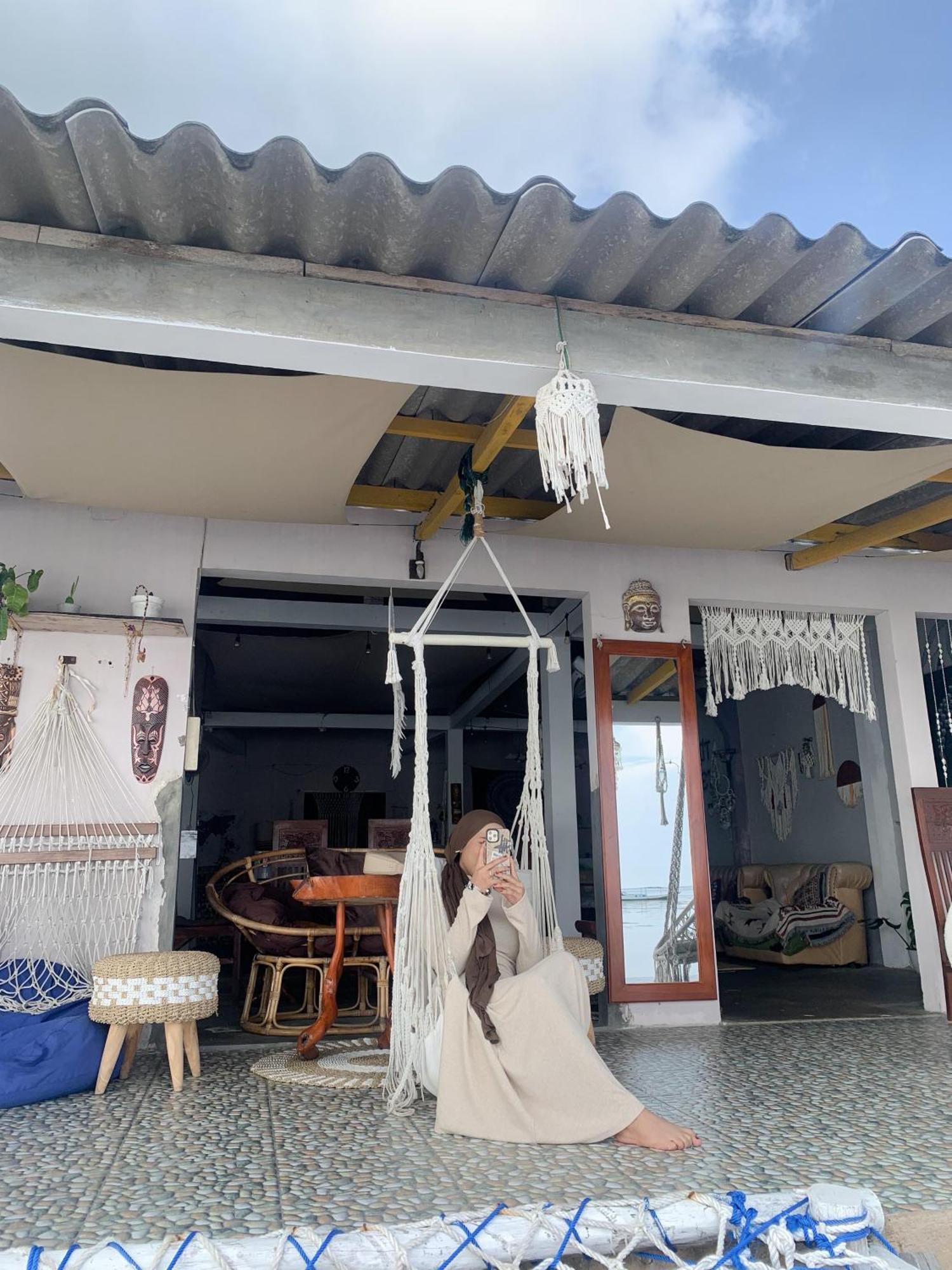 Loyal Friend Hostel Ilhas Karimunjava Exterior foto