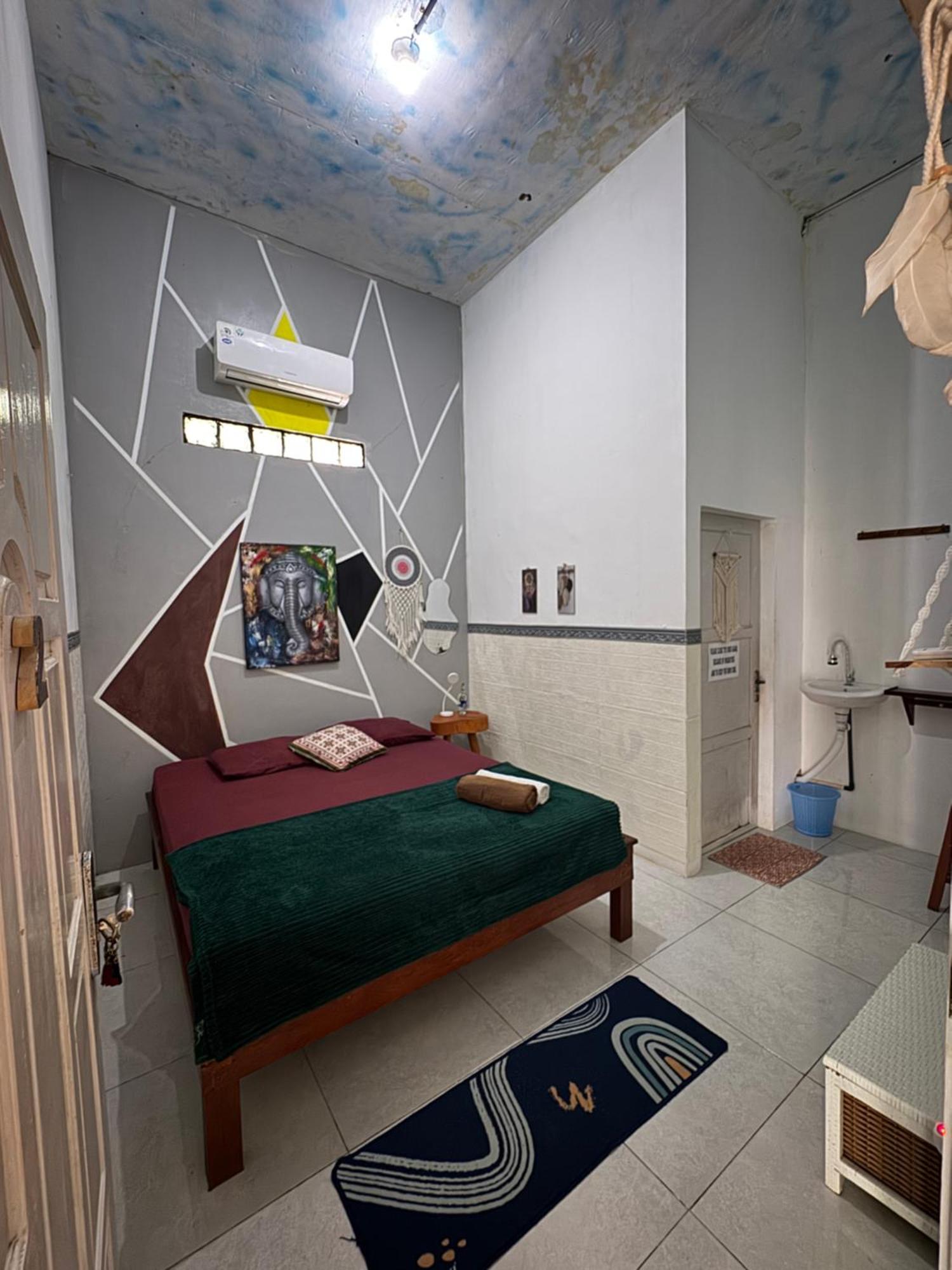 Loyal Friend Hostel Ilhas Karimunjava Exterior foto
