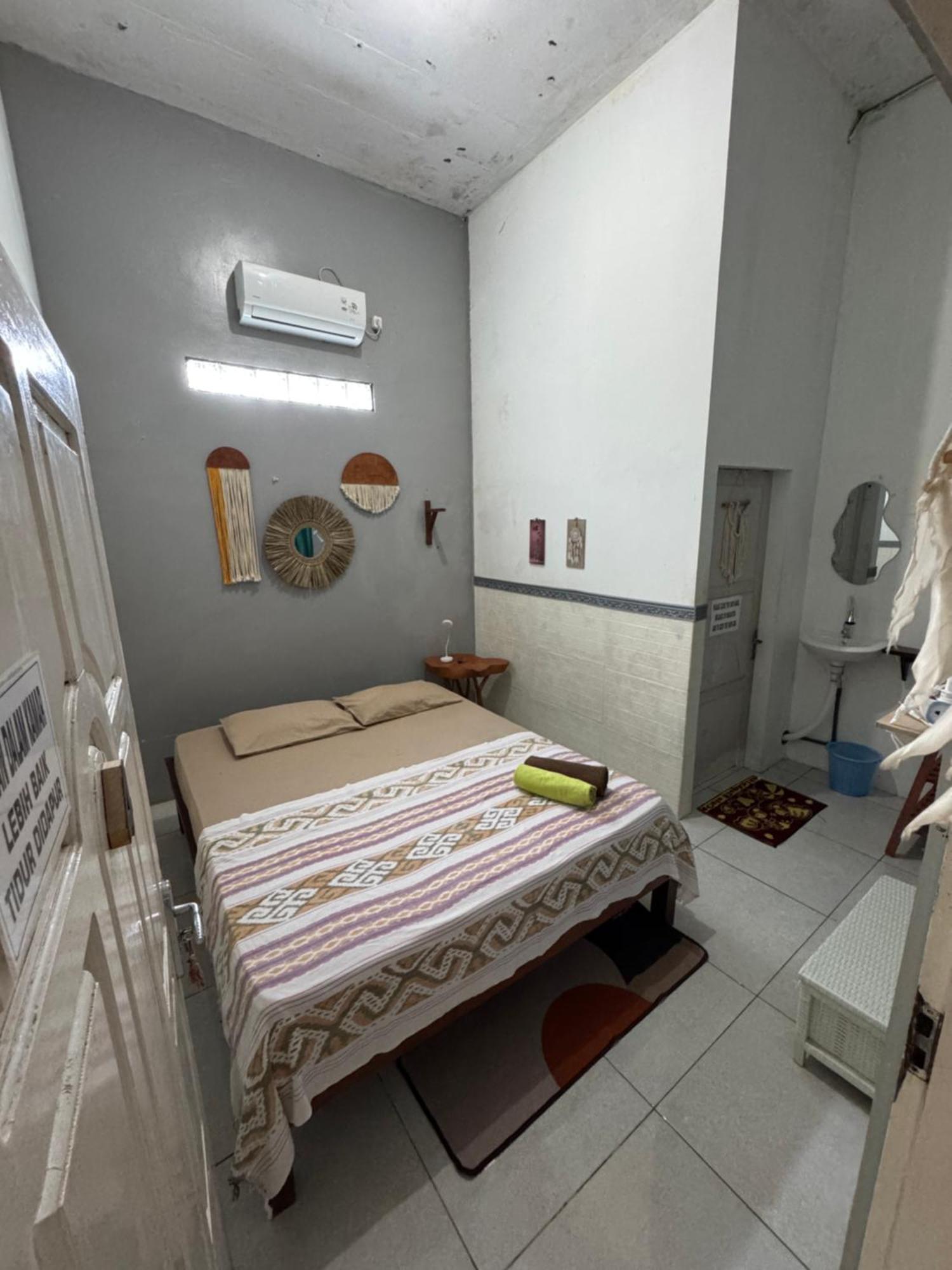 Loyal Friend Hostel Ilhas Karimunjava Exterior foto