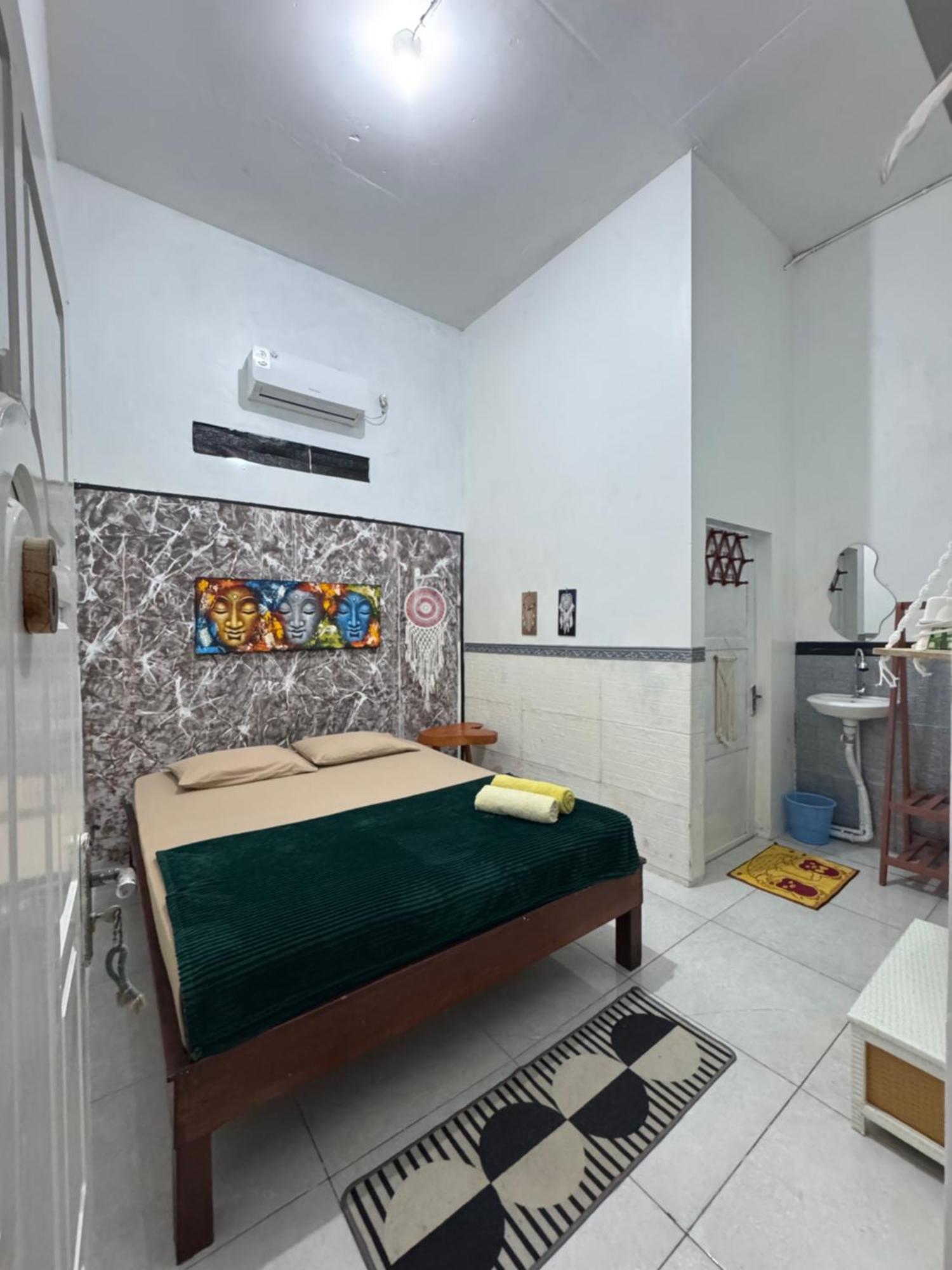 Loyal Friend Hostel Ilhas Karimunjava Exterior foto